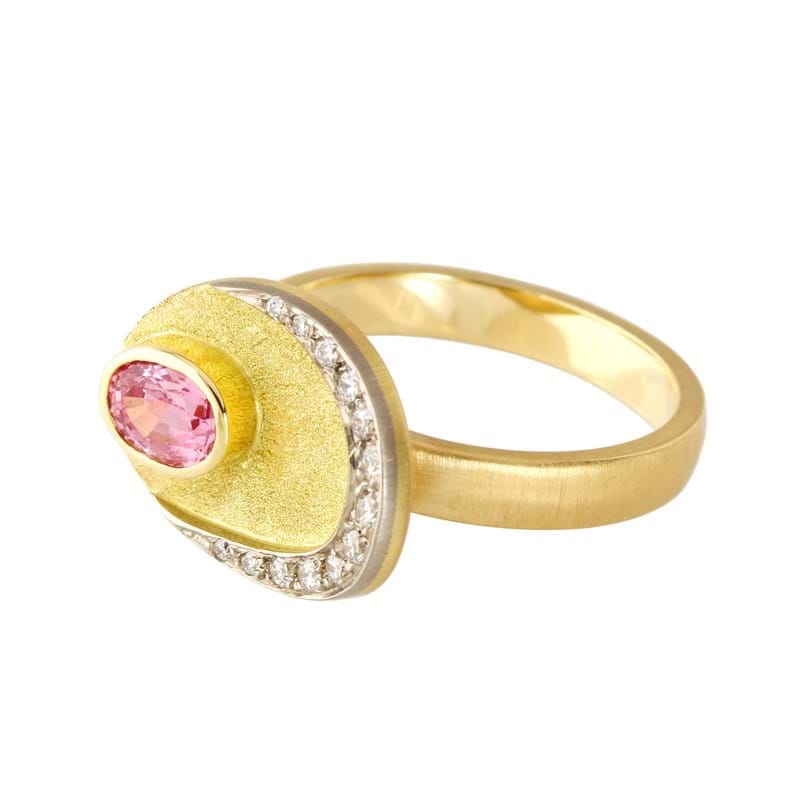 18ct gold ring sapphire & diamonds